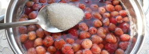 компот из клубники и черешни с мятой. Шаг 3