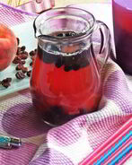 Компот из ревеня, черноплодки и изюма