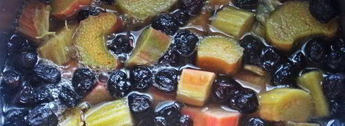 компот из ревеня, черноплодки и изюма. Шаг 9