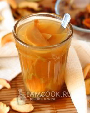 Компот из сушеных яблок, изюма и кураги