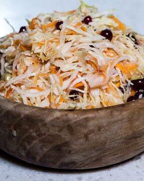 Квашеная капуста с клюквой