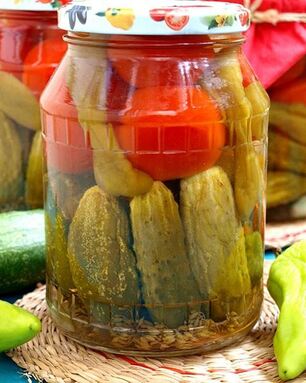 Ассорти помидоры огурцы маринованные