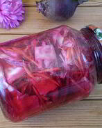 Быстрая маринованная капуста со свеклой