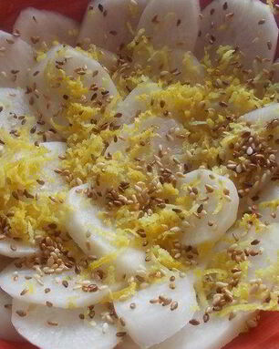 Дайкон маринованный в лимонной цедре