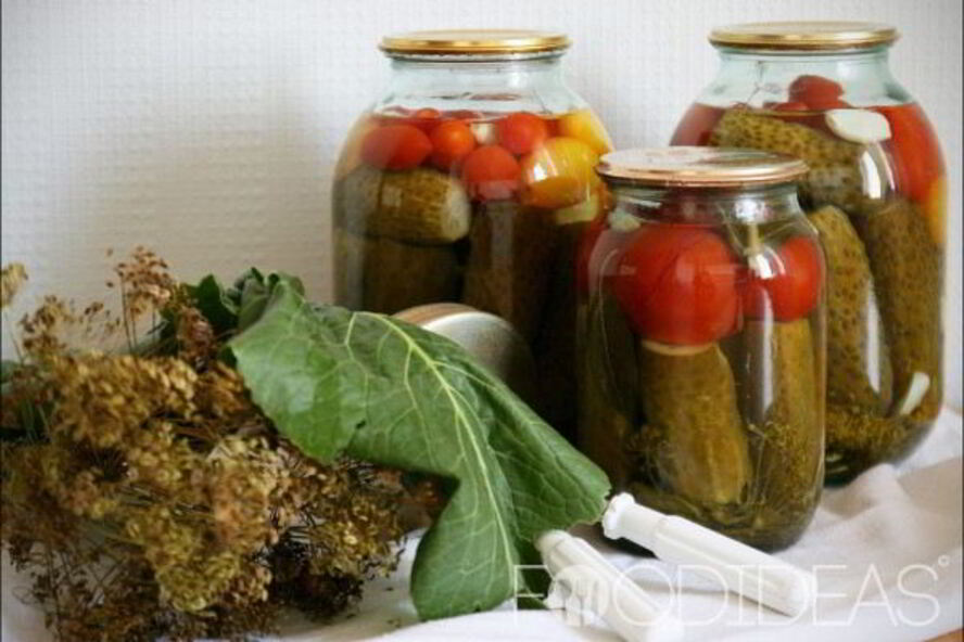 Рецепт маринованных огурцов с помидорами