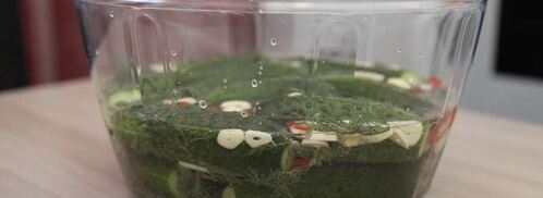 малосольные огурцы на минеральной воде. Шаг 8