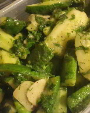 Малосольные огурцы с горчицей в пакете