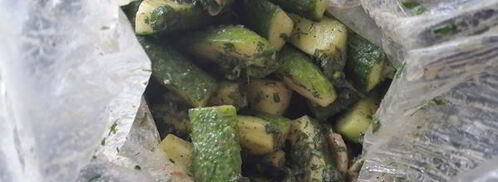 малосольные огурцы с горчицей в пакете. Шаг 4