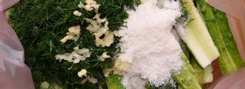 малосольные огурцы засоленные в пакете. Шаг 4