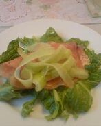 Соленый лосось с огурцом