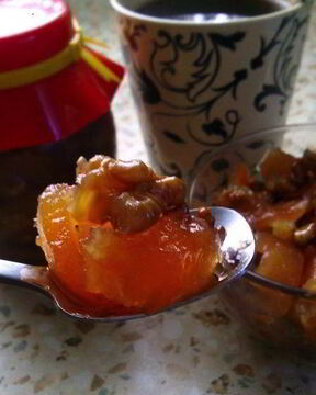 Айвовое варенье с грецкими орехами