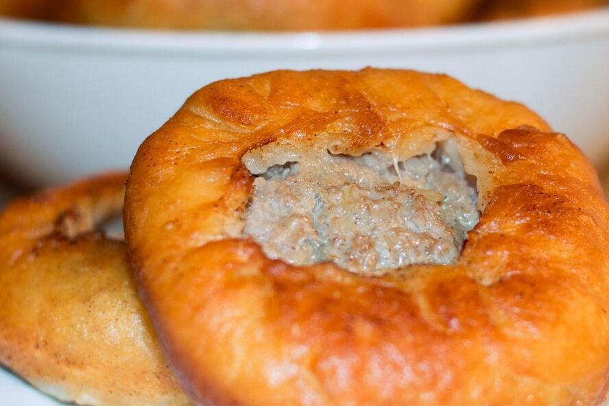 Рецепт хрустящих беляшей с мясом на дрожжевом тесте
