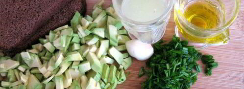 брускетта гуакамоле с килькой на бородинском хлебе. Шаг 3