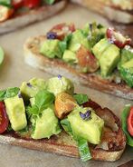 Брускетта с авокадо