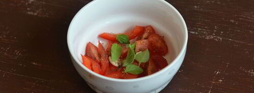 брускетта с фетой, базиликом и овощами. Шаг 3