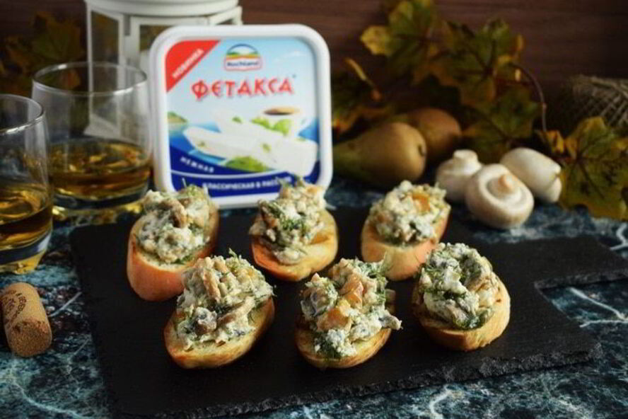 Рецепт брускетты с грибами и грушей