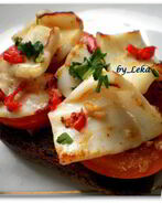 Брускетта с кальмарами и чили