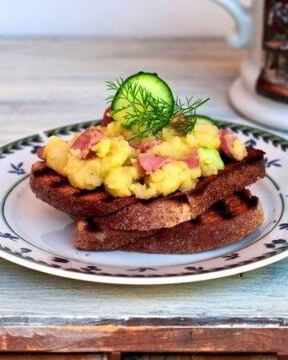 Брускетта с холодной фриттатой