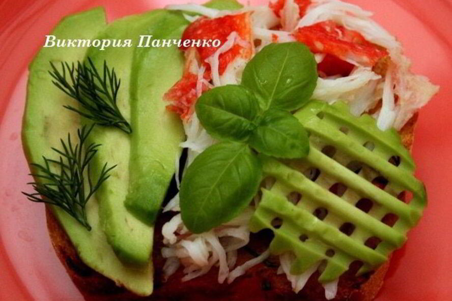 Рецепт брускетты с крабом и авокадо