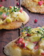 Брускетта с овощами и тунцом