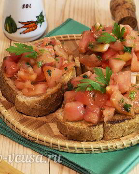 Брускетта с помидорами и чесноком