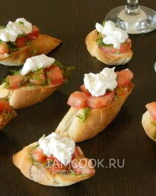 Брускетта с помидорами и сыром