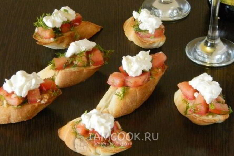Рецепт брускетты с помидорами и сыром