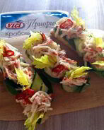 Брускетты с крабовыми палочками, айоли и огурцом