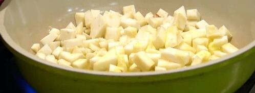 брускетты с лисичками, сельдереем и зеленым луком. Шаг 3