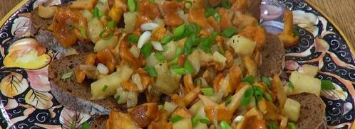 брускетты с лисичками, сельдереем и зеленым луком. Шаг 11