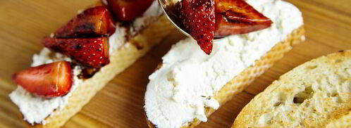 брускетты с рикоттой и клубникой. Шаг 8