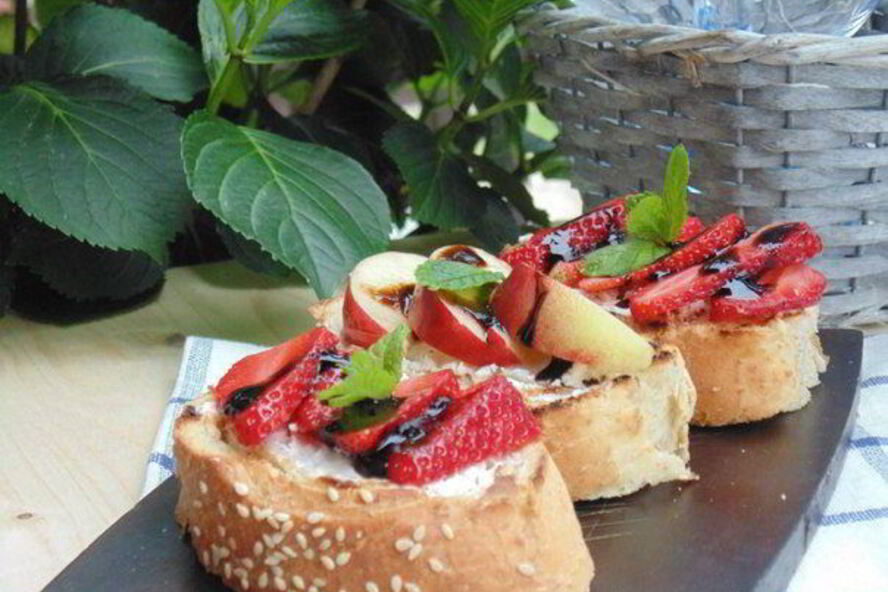 Рецепт летних брускетт