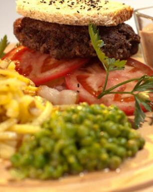 Бургер из говядины с картофелем пай