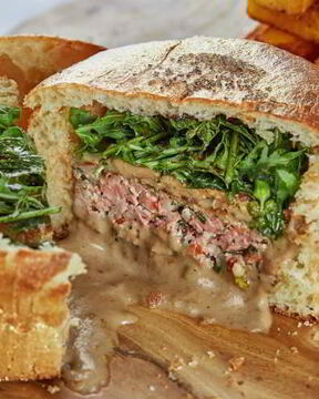 Бургер с фуа-гра и грибным соусом