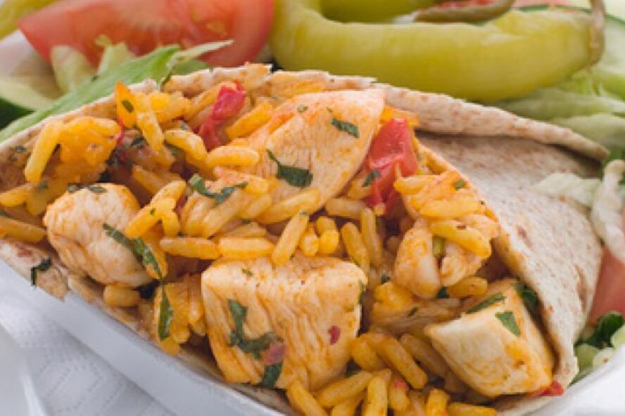 Рецепт буррито с цыпленком, рисом и салатом
