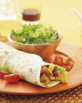 Мексиканская буррито с овощами, грибами и курицей