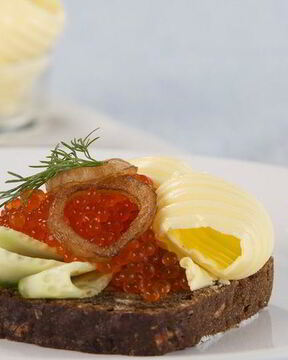 Бутерброд с икрой