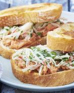 Бутерброд с крабовой пастой