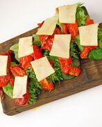 Бутерброд с творожным сыром и печеным перцем