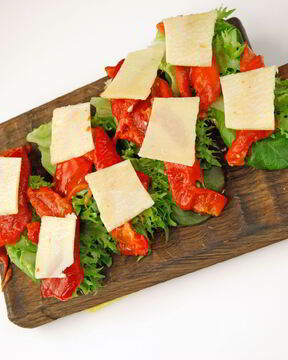 Бутерброд с творожным сыром и печеным перцем