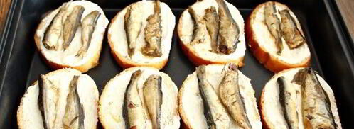 бутерброды горячие со шпротами. Шаг 6