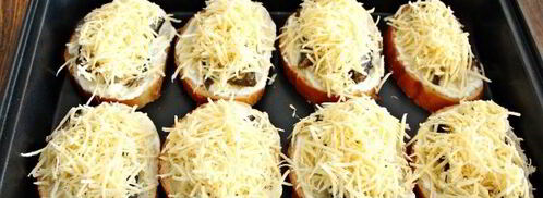 бутерброды горячие со шпротами. Шаг 7