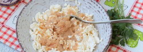 бутерброды с икрой трески, плавленым сыром и помидорами. Шаг 5