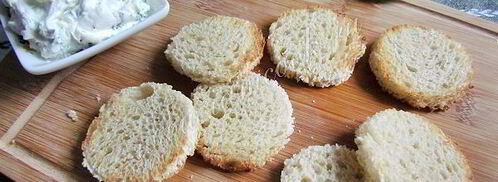 бутерброды с огурцом и форелью. Шаг 6