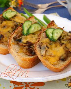 Бутерброды с шампиньонами в духовке