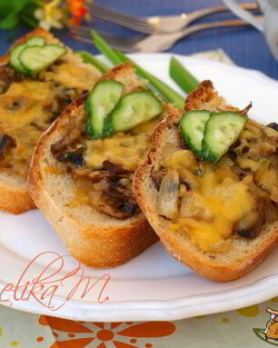 Бутерброды с шампиньонами в духовке