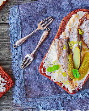 Бутерброды с шпротами