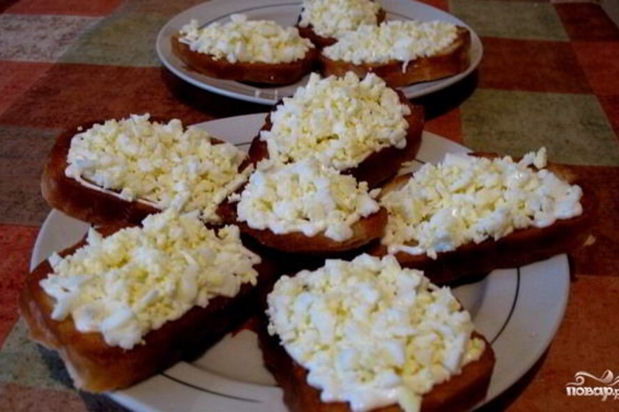 Рецепт бутербродов с яйцом и чесноком