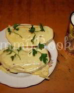 Бутерброды с яйцом, майонезом, чесноком и сыром