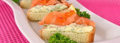 бутерброды с зеленым маслом и слабосоленой семгой. Шаг 5